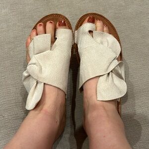 NWOT Beautiful lightweight, faux suede sandals never worn size 40 / US 8.5
